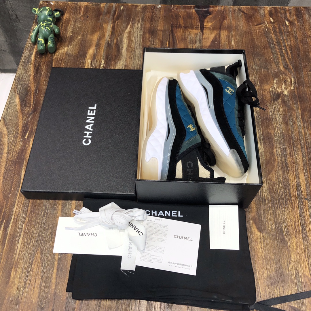 Chanel Fabric & Suede Calfskin Low Top Sneaker 9 - vstockx