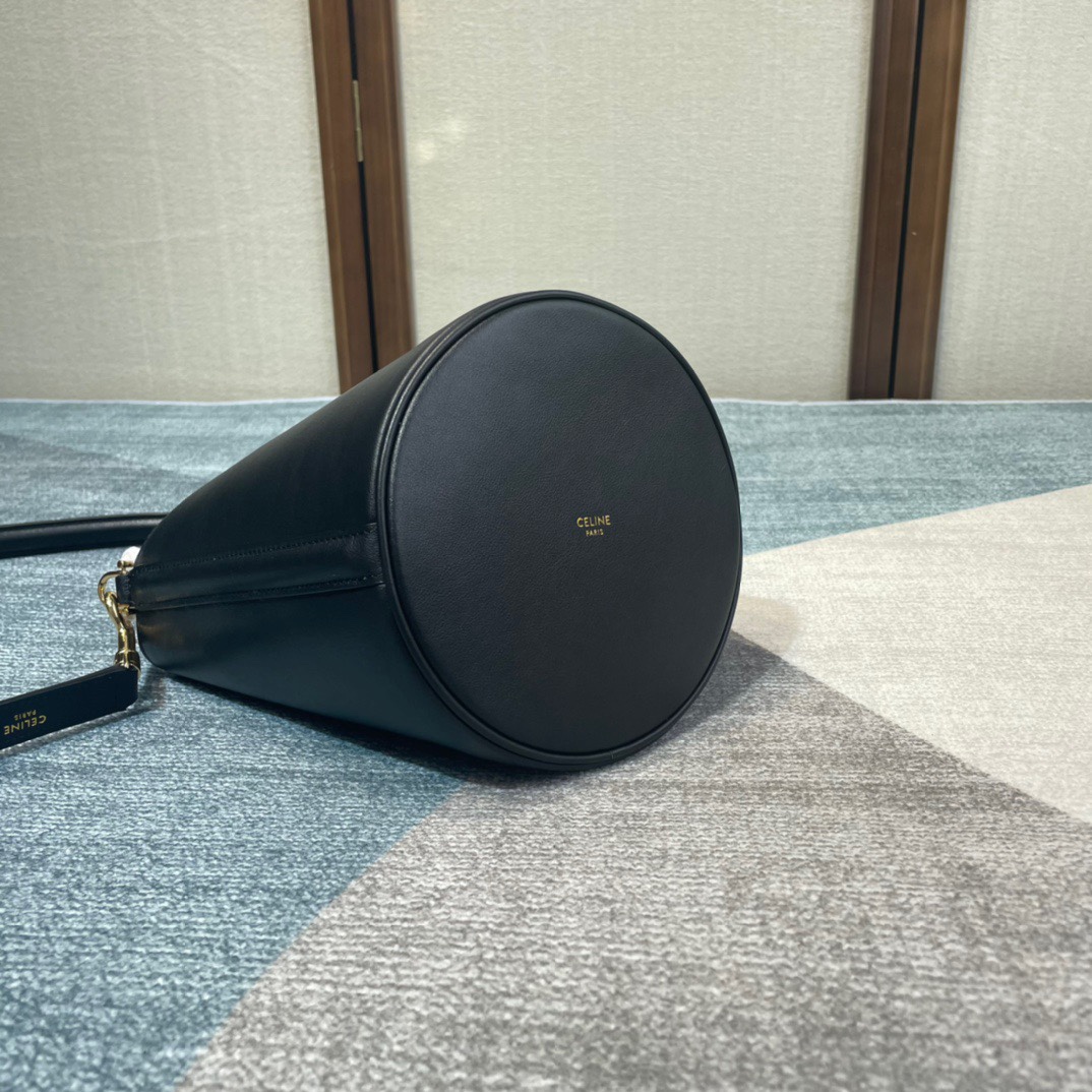 Handbags Celine TEEN BUCKET 16 197573 16 X 18 X 16 cm - vstockx