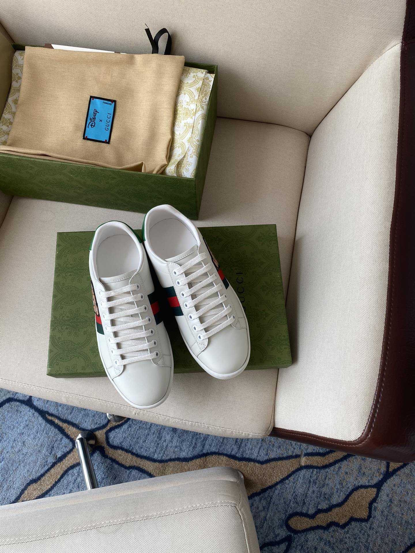 Gucci Women's Ace sneaker with bee sneaker 4 - vstockx