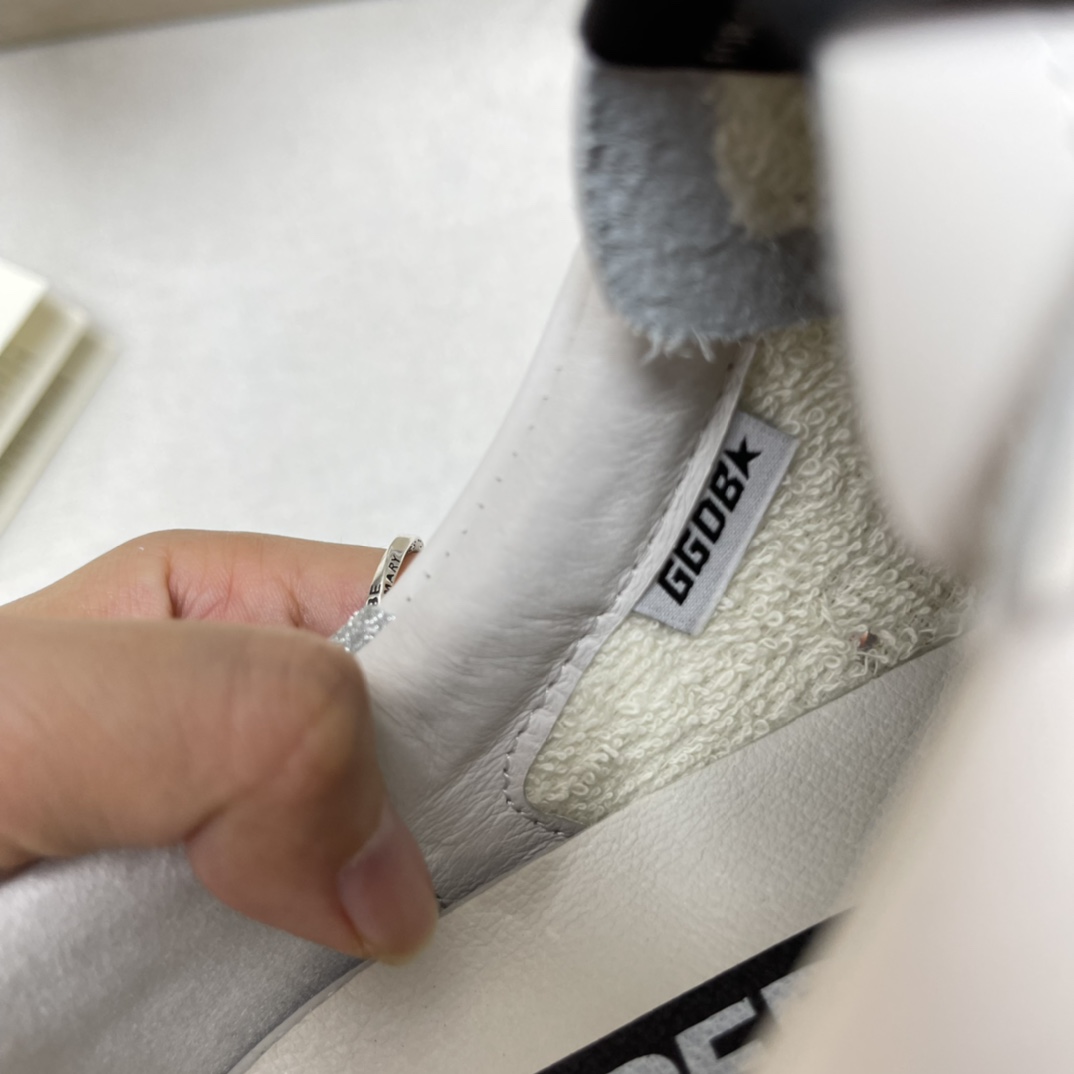 Golden Goose Superstar distressed-finish sneakers 27 - vstockx