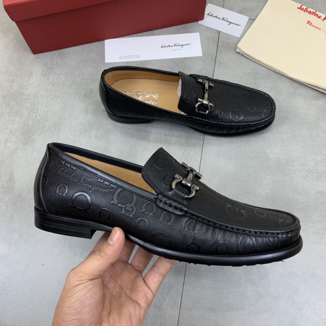 Salvatore Ferragamo Boots 14 - vstockx