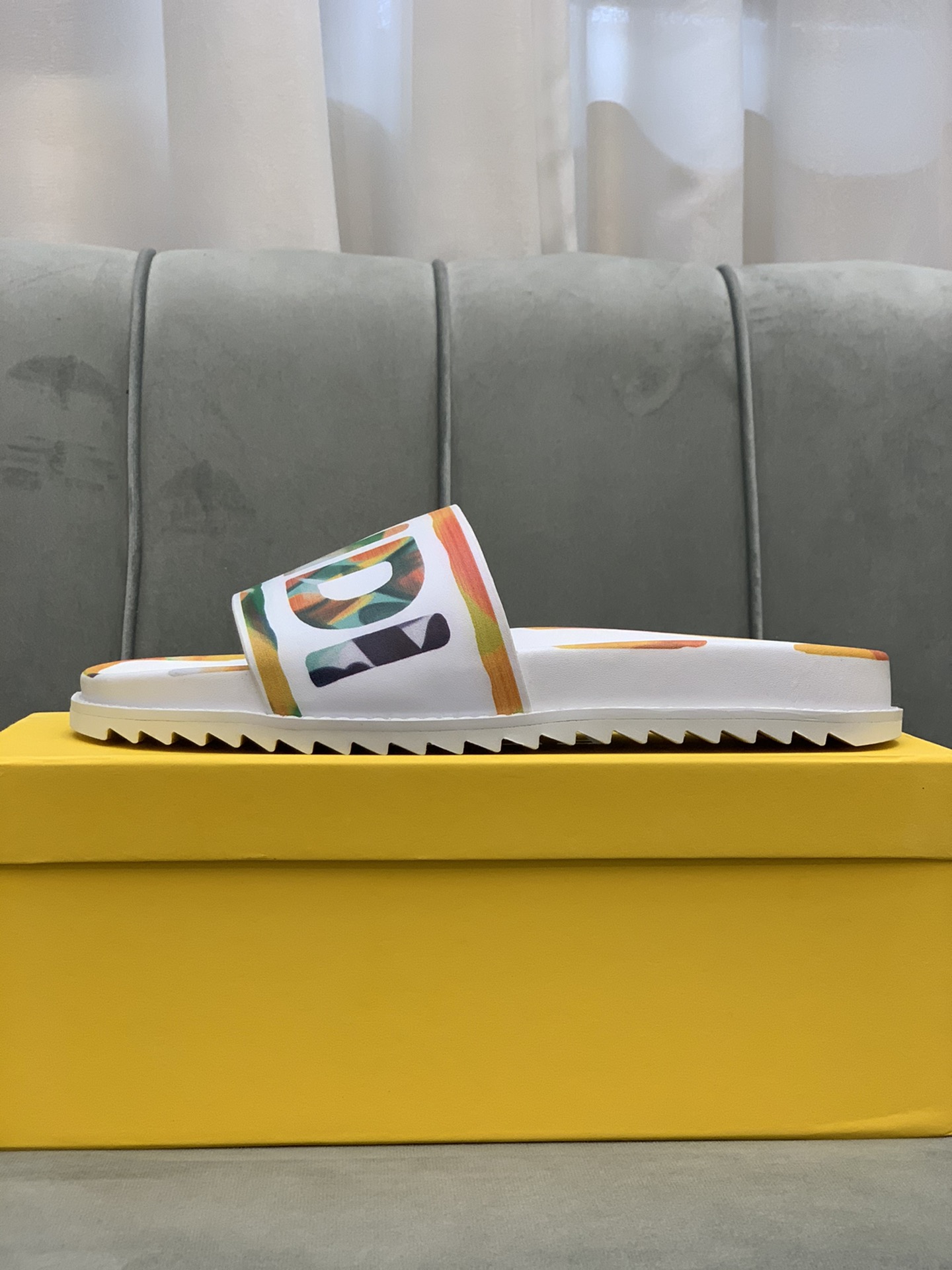 Fendi Slides 6 - vstockx