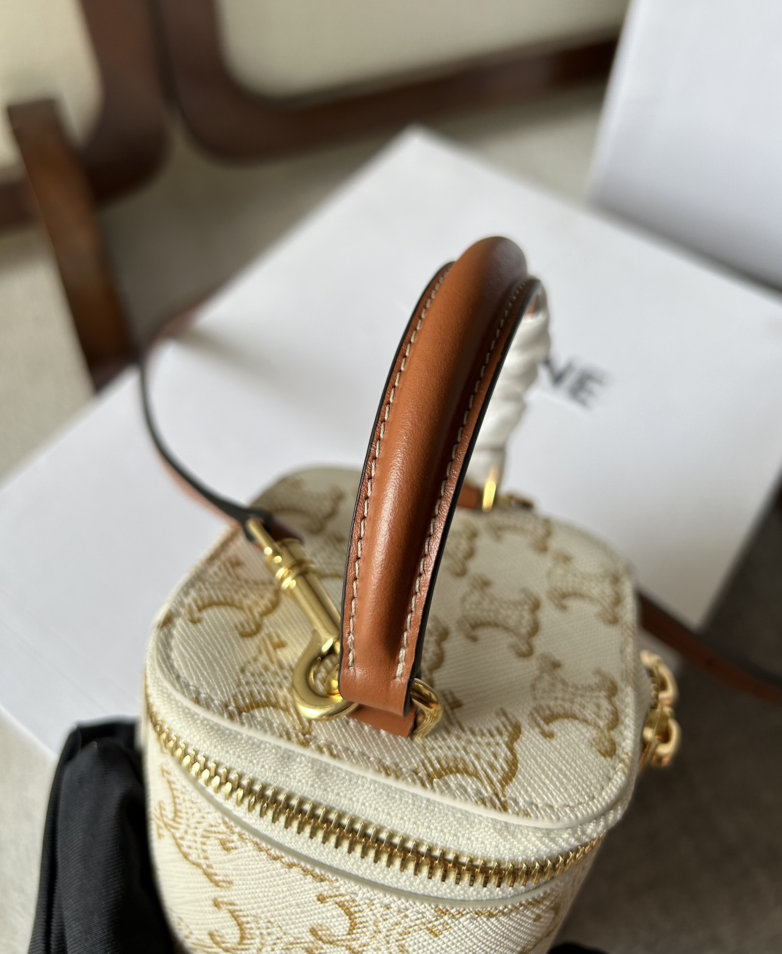 Handbags CELIN-E 110762 101762 size:9.5 X 8 X 9 - vstockx