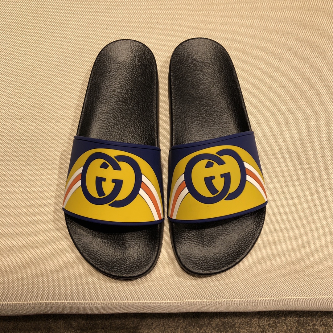Gucci Slippers 44 - vstockx