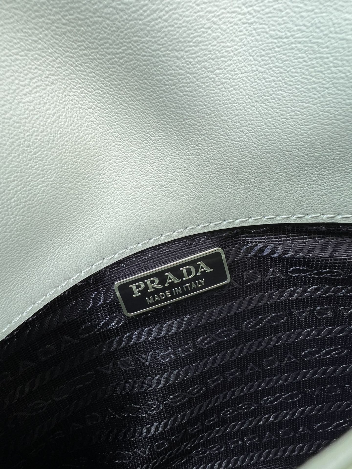 handbags prada 1BH188 17*14.5*7 - vstockx