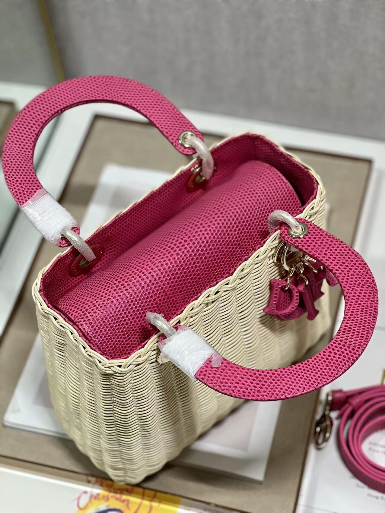 Handbag Dior 9989 size 24  20  11 cm - vstockx