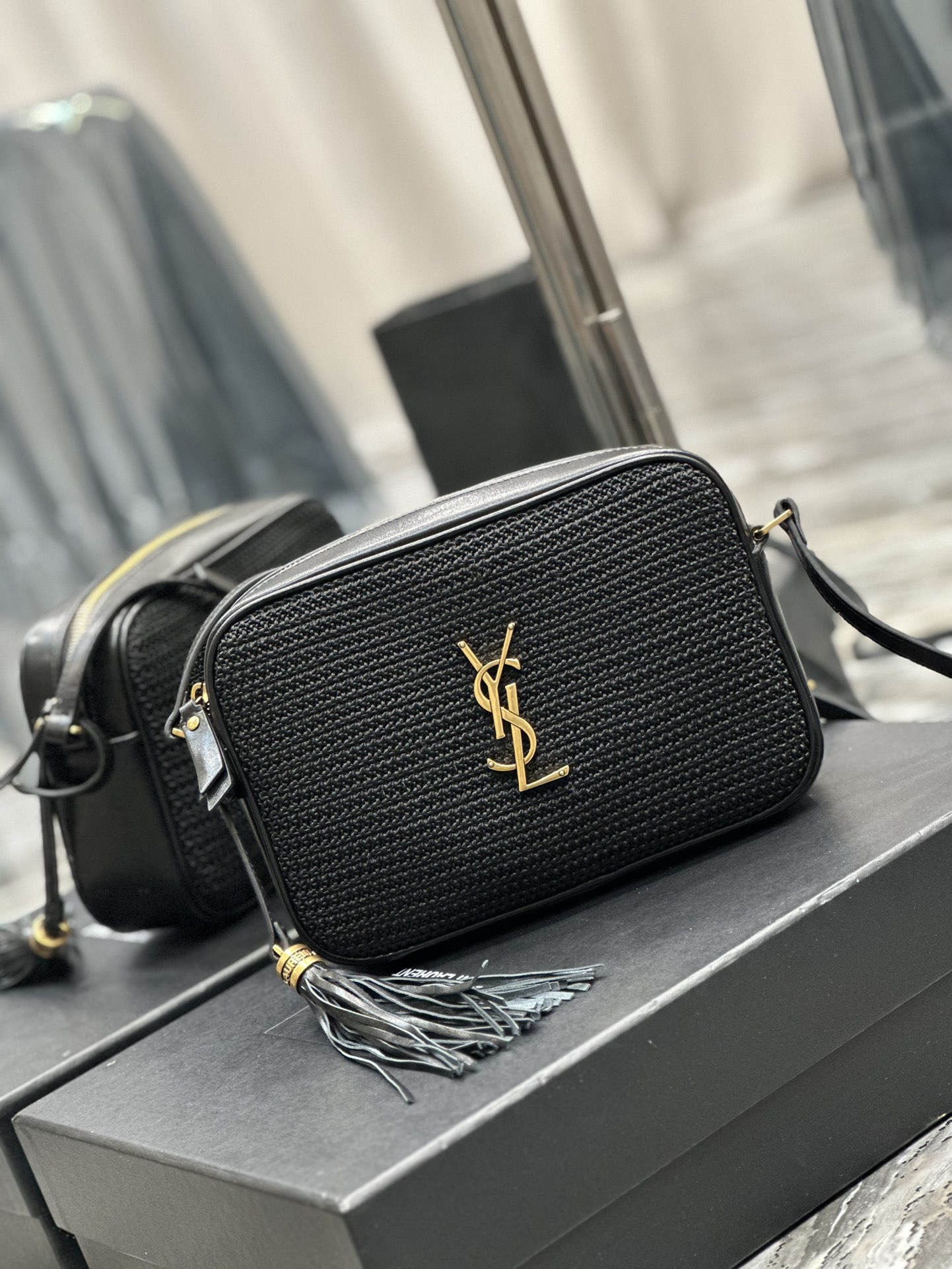 Handbags SAINT LAURENT 520534 size 23x16x6 cm - vstockx