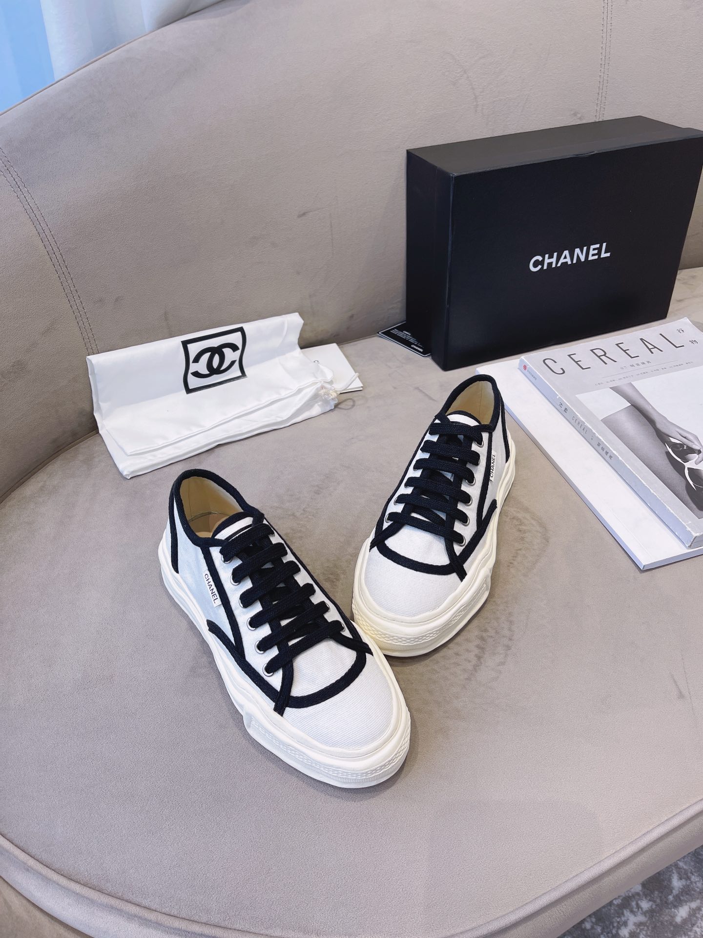 Chanel Flat canvas Sneaker 11 - vstockx
