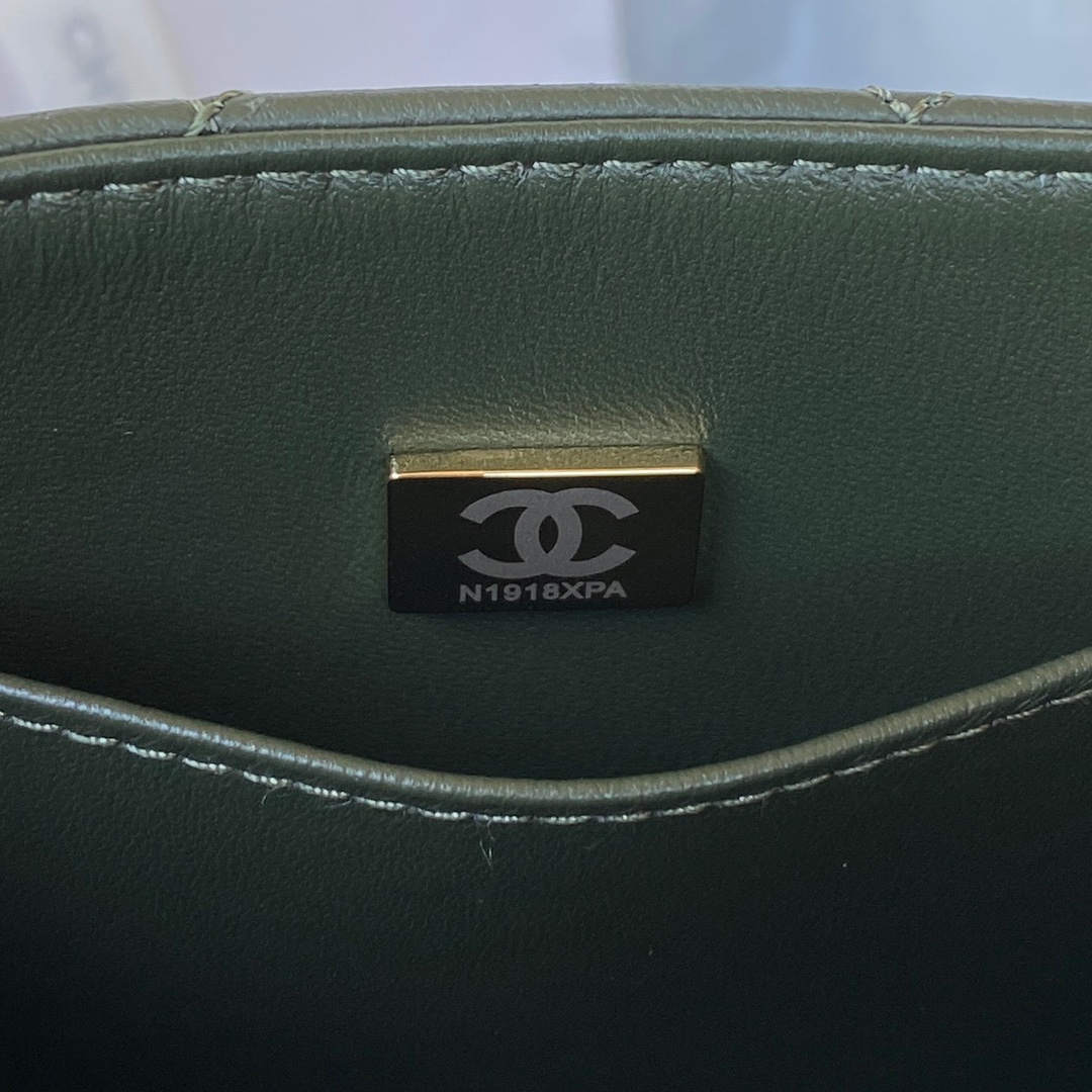 Handbag Chanel AS3648 size 17X14.5X7.5 cm - vstockx