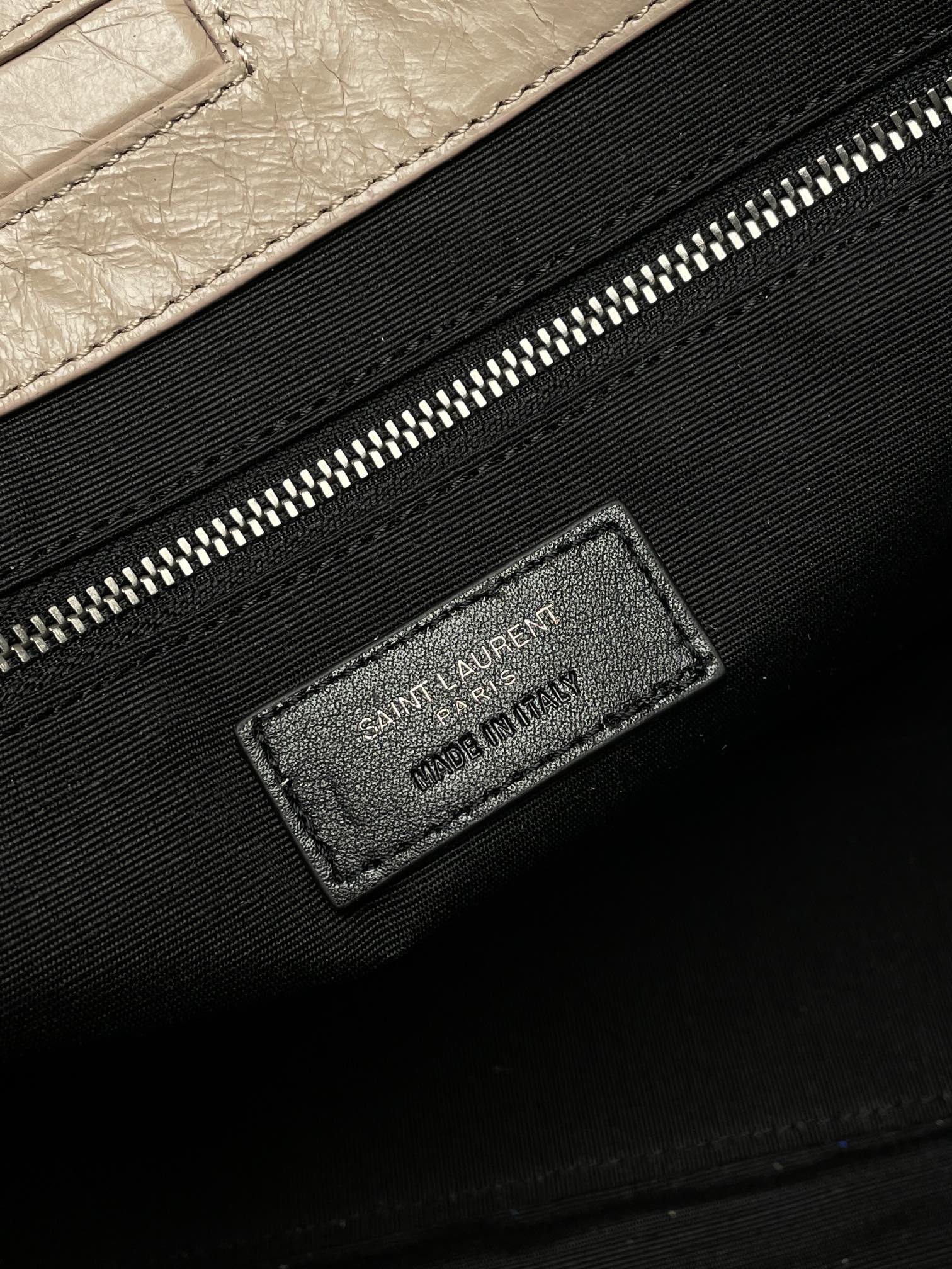 Handbags SAINT LAURENT 577999 size 33x27x11.5 cm - vstockx