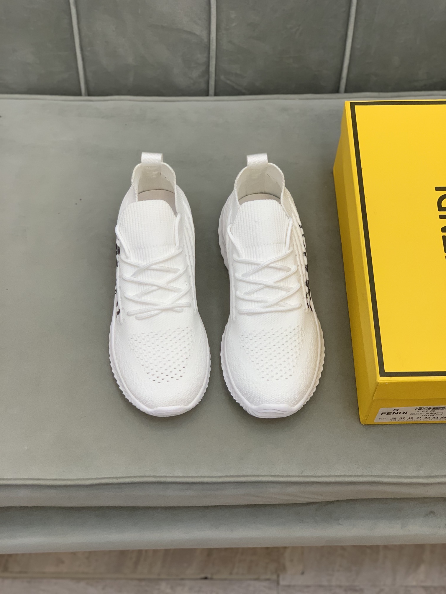 Fendi Low Top Sneakers 2 - vstockx