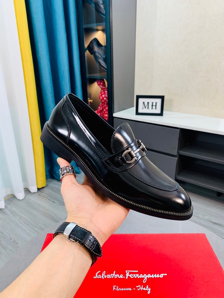 Salvatore Ferragamo Boots 33 - vstockx