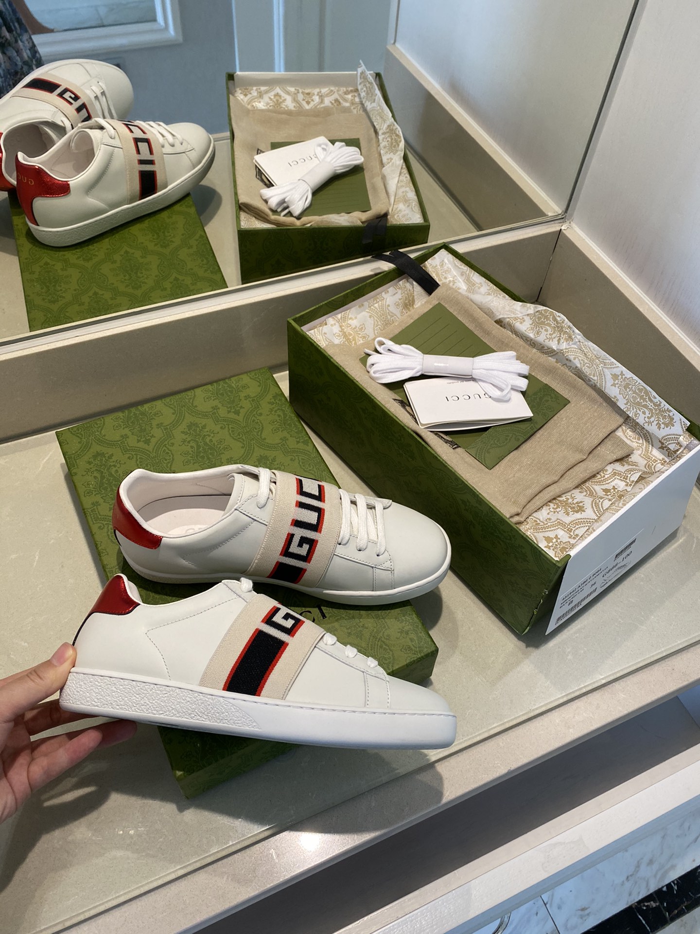 Gucci Women's Ace sneaker with bee sneaker 4 - vstockx