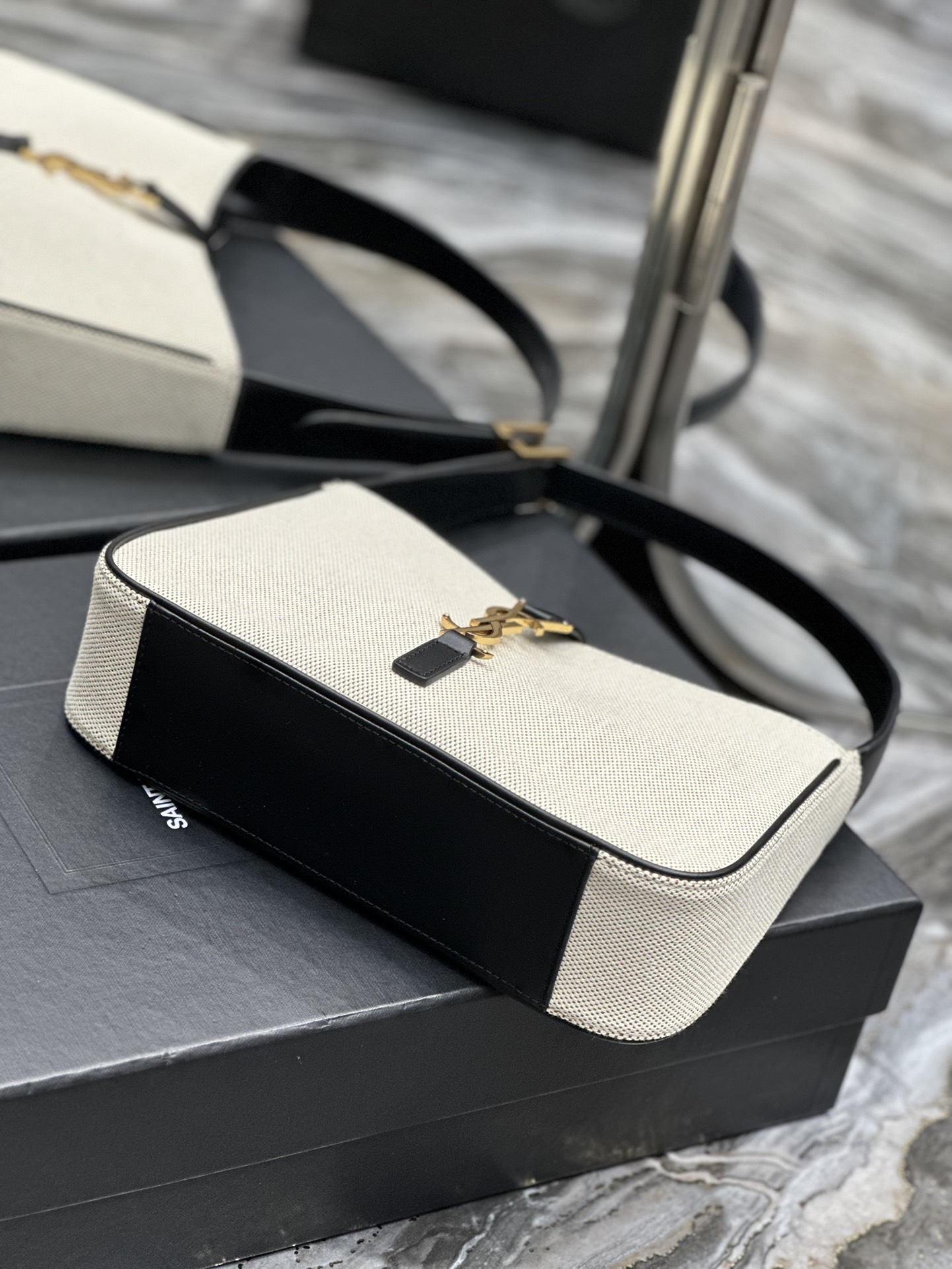 Handbags SAINT LAURENT 657228 size 25X14X6 cm - vstockx