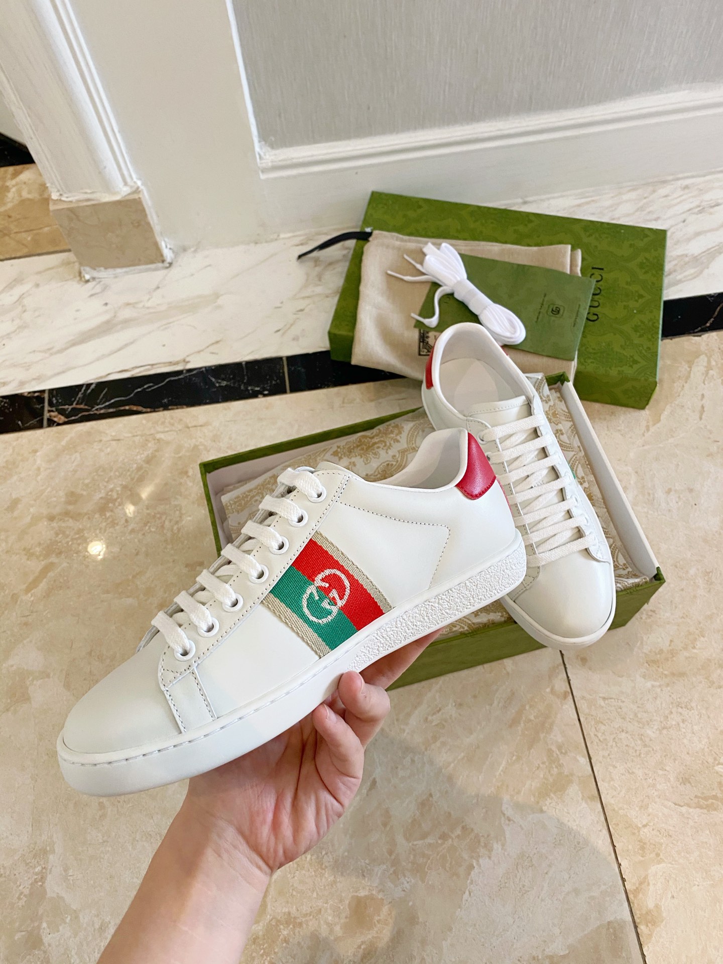 Gucci Women's Ace sneaker with bee sneaker 4 - vstockx