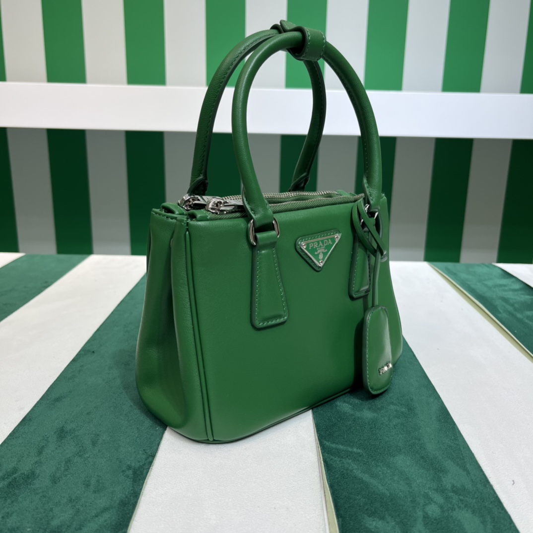 Handbags Prada 1BA906 size:20*14.5*9.5 cm - vstockx
