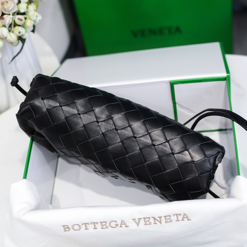 handbags Bottega Veneta The pouch size:23*13*8 - vstockx