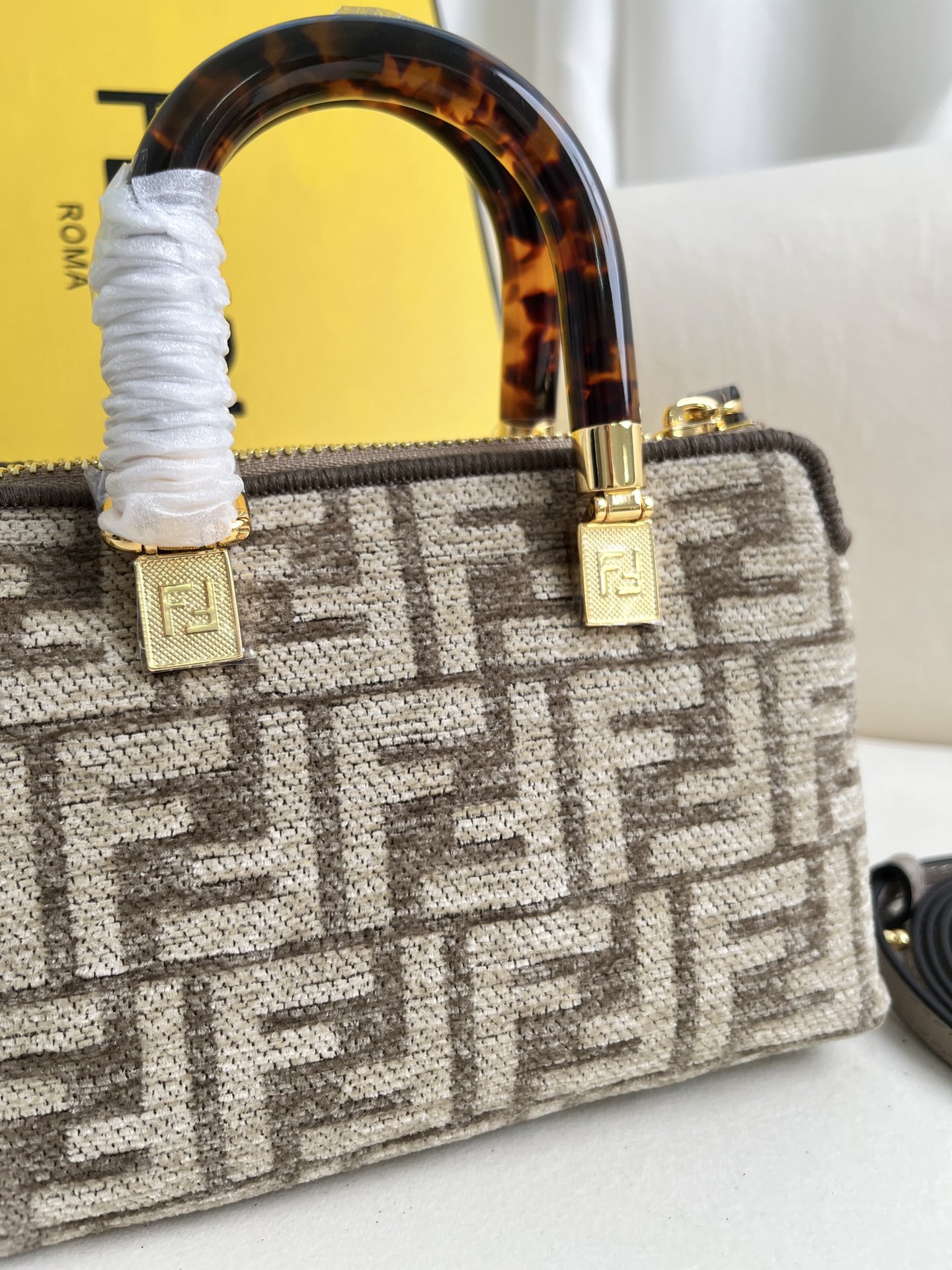 handbags FENDI 228 size:20.5*12*9cm - vstockx