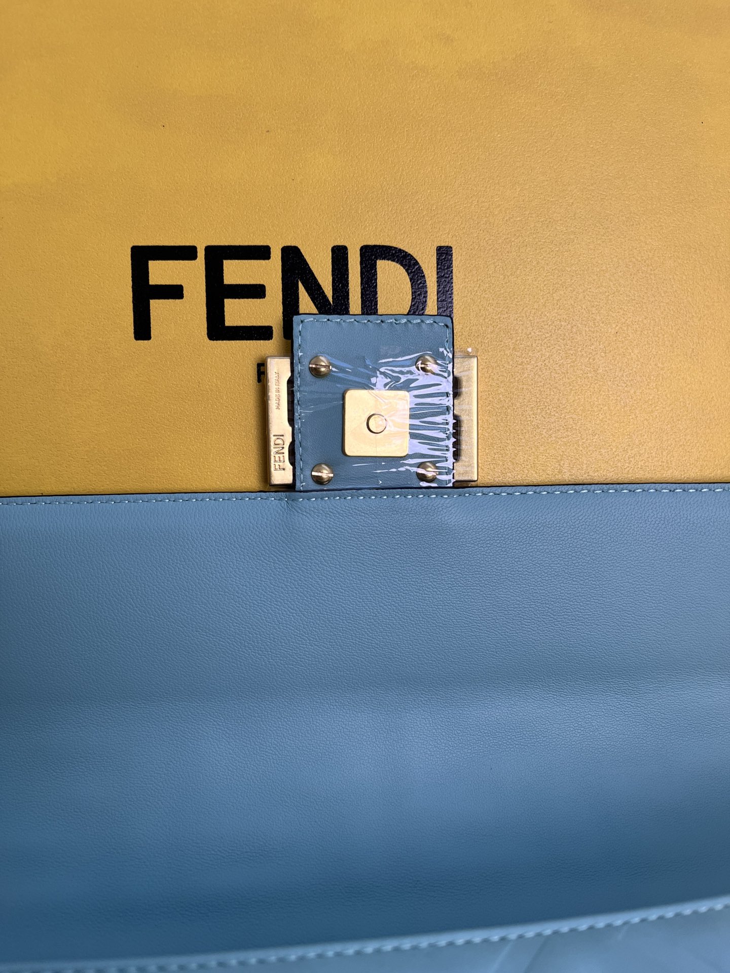 handbags FENDI 211 size:27*15*6cm - vstockx