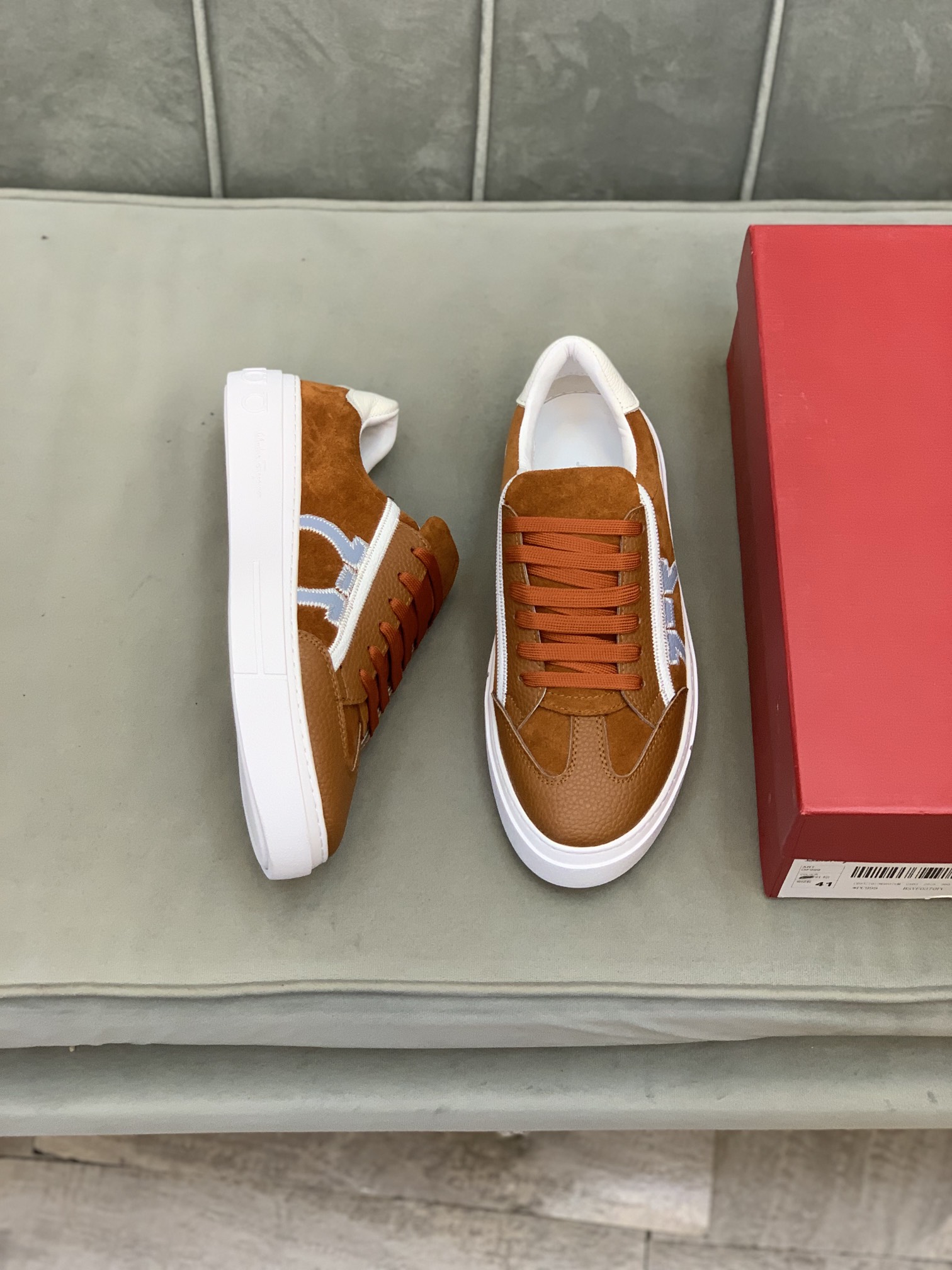 Salvatore Ferragamo Gancini Sneaker 8 - vstockx