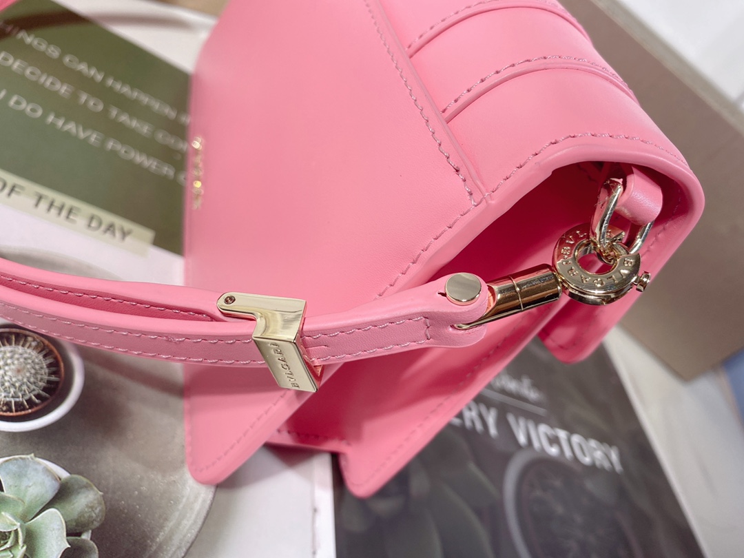 Handbags Bvlgari 292104950 size:22*15*4.5 cm - vstockx