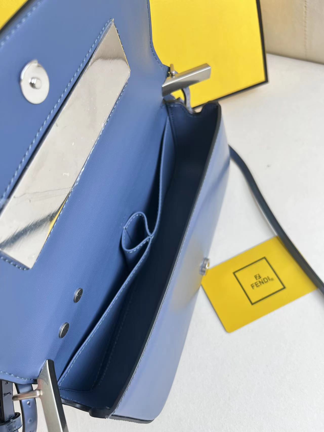 handbags FENDI 8605 size:23*13*7cm - vstockx