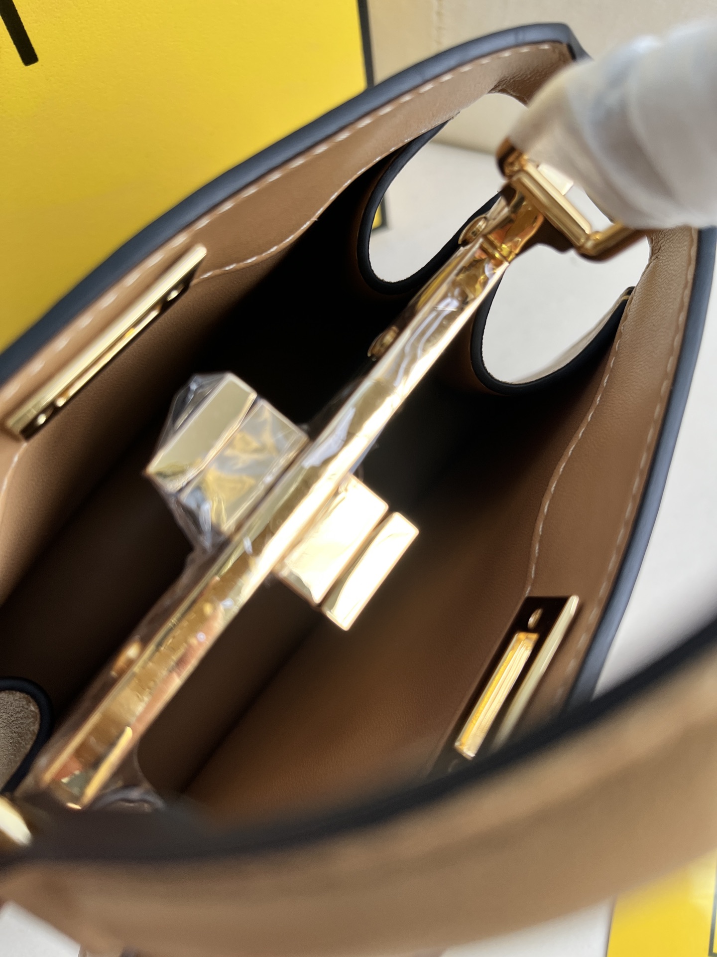 handbags FENDI 0228 size:20*15.5*11cm - vstockx