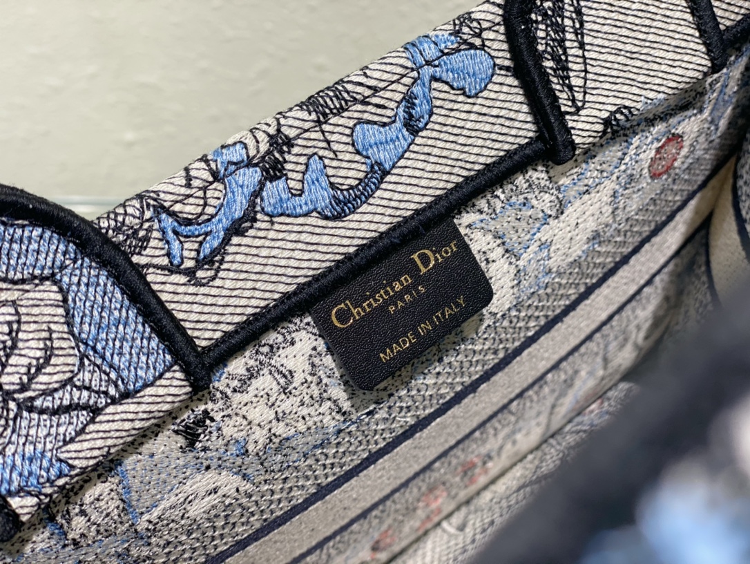 Handbag Dior 8002 size 26.5x 21x 14 cm - vstockx