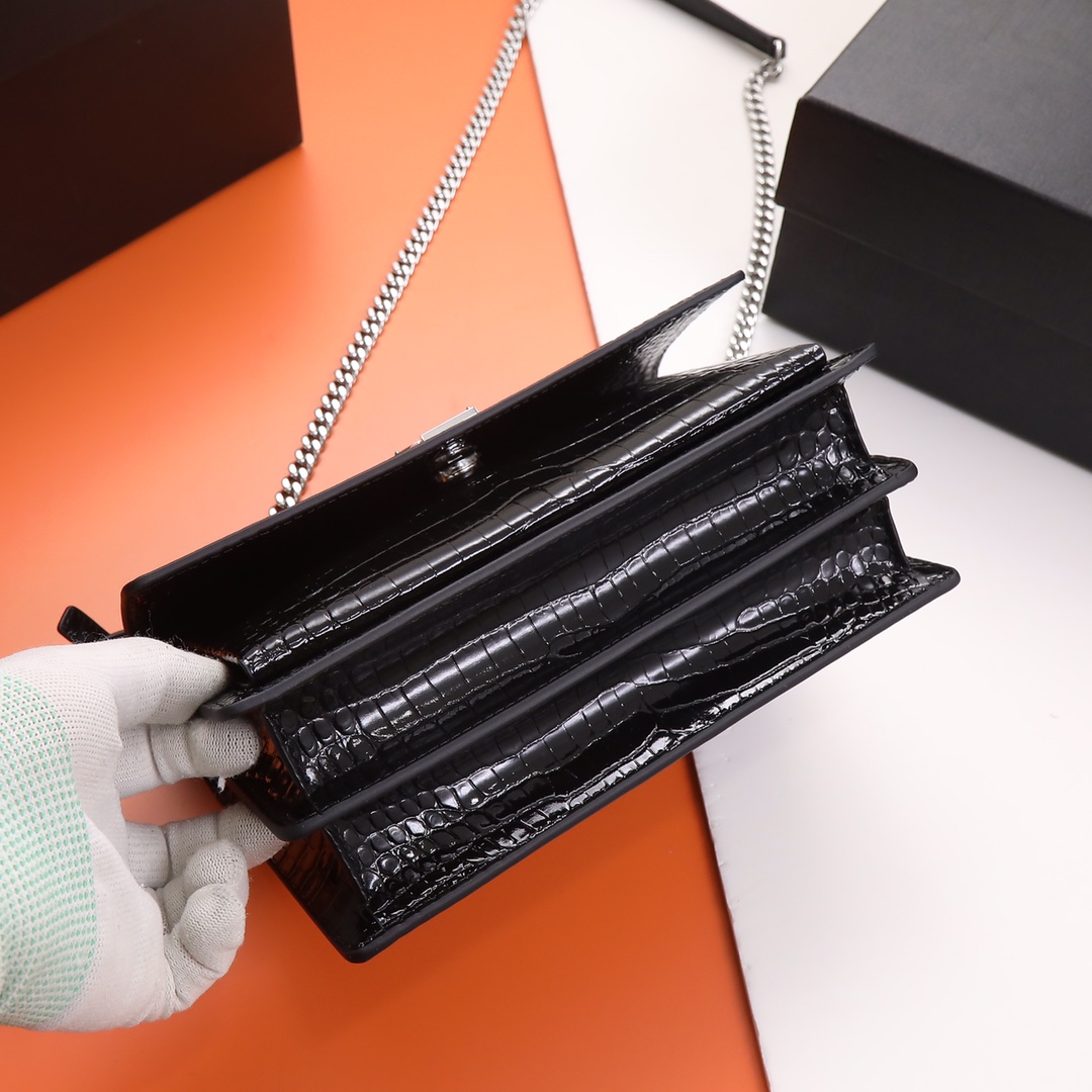 Handbags SAINT LAURENT 442906 size 22x8x16 cm - vstockx