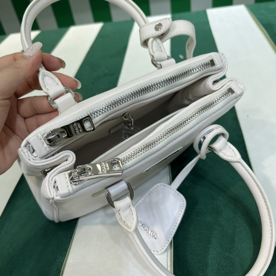 Handbags Prada 1BA906 size:20*14.5*9.5 cm - vstockx