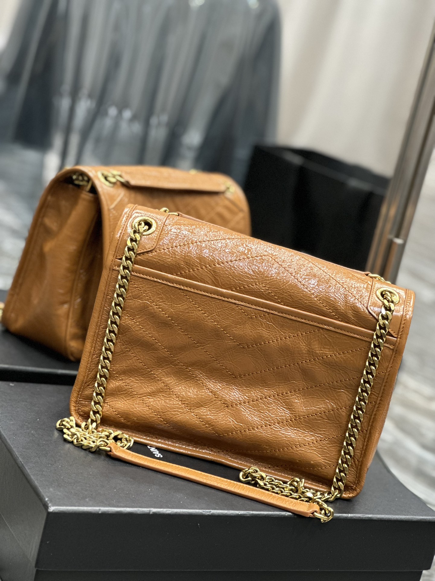 Handbags SAINT LAURENT 633158 size 28x20.5x8.5 cm - vstockx