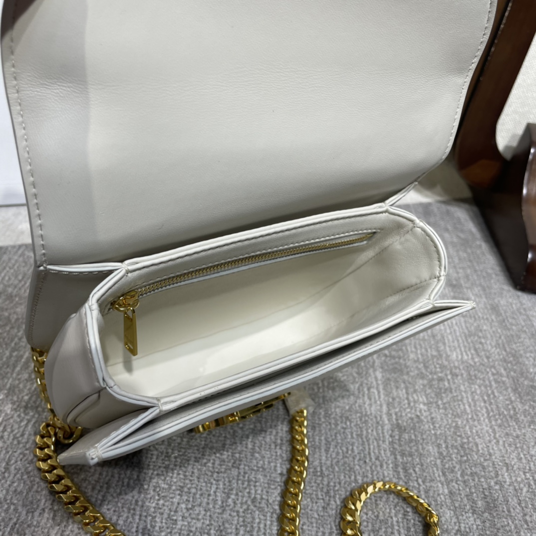 Handbags Hermes 110973 size:19 X 15 X 6 cm - vstockx