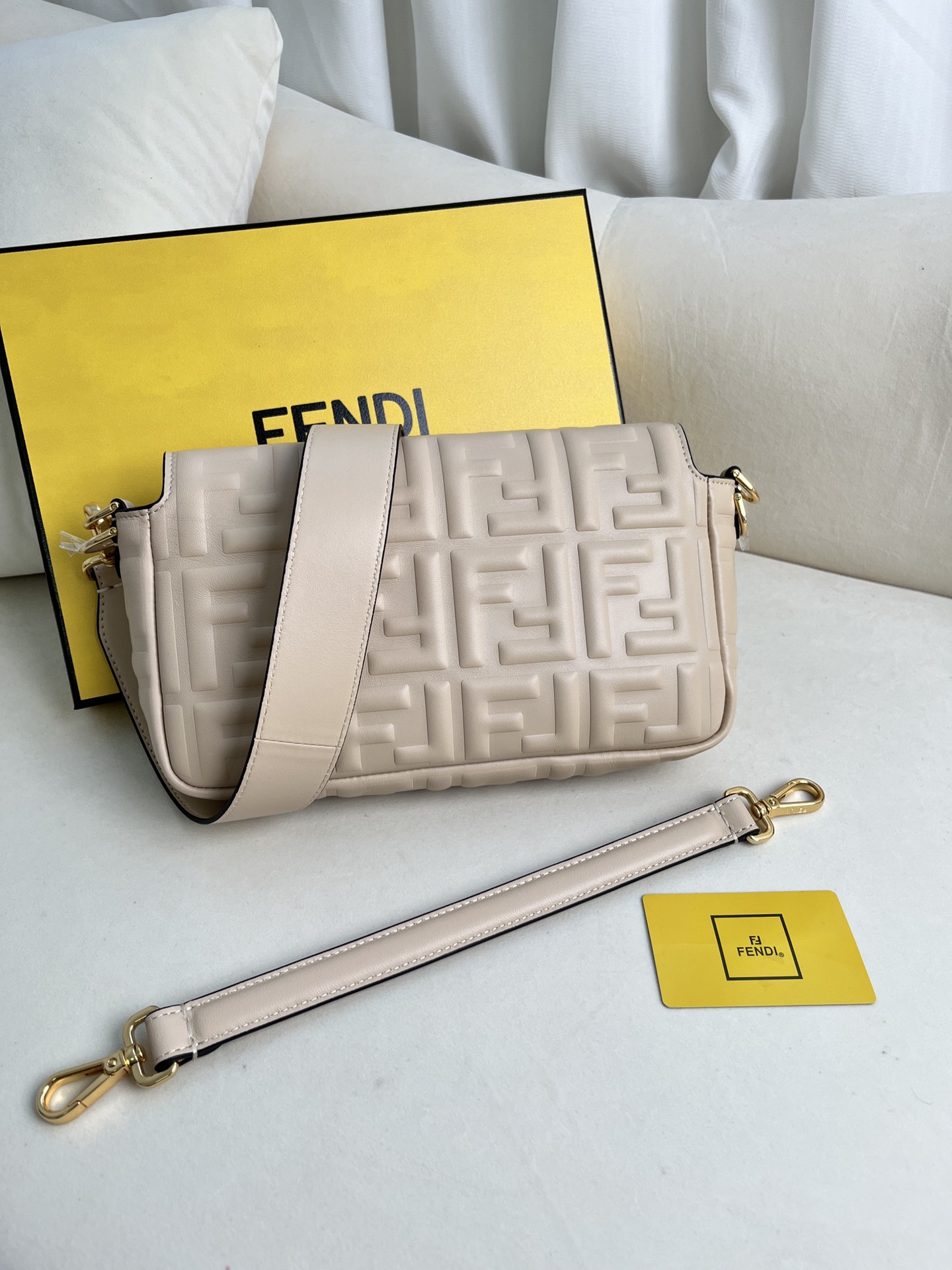 handbags FENDI 211 size:27*15*6cm - vstockx