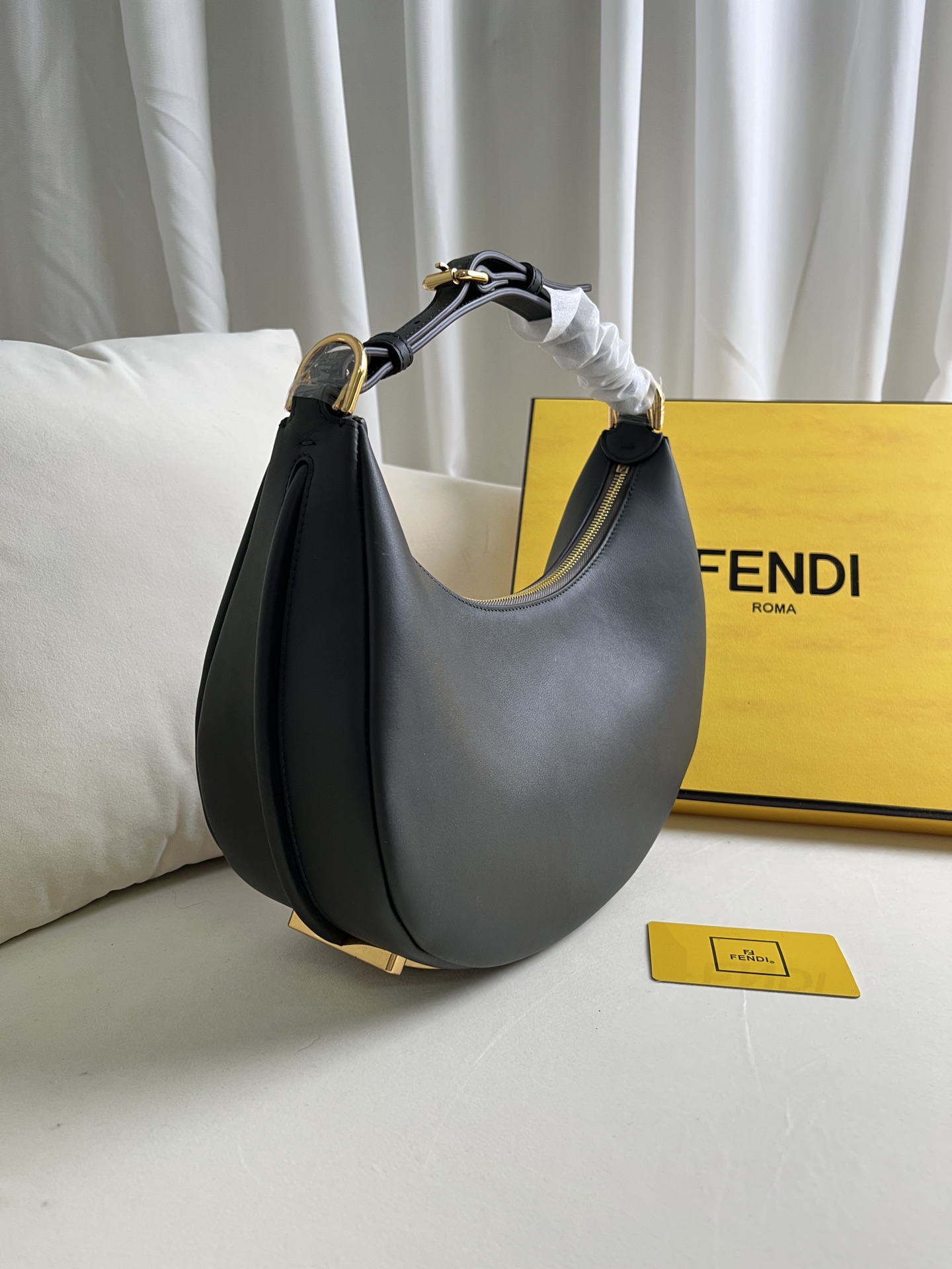 handbags FENDI 1praphy size ?9*24.5*10cm - vstockx