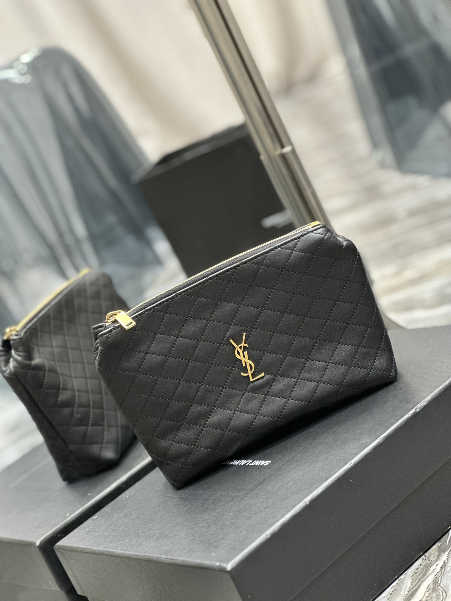 Handbags SAINT LAURENT 733955 size 23  17  5 cm - vstockx