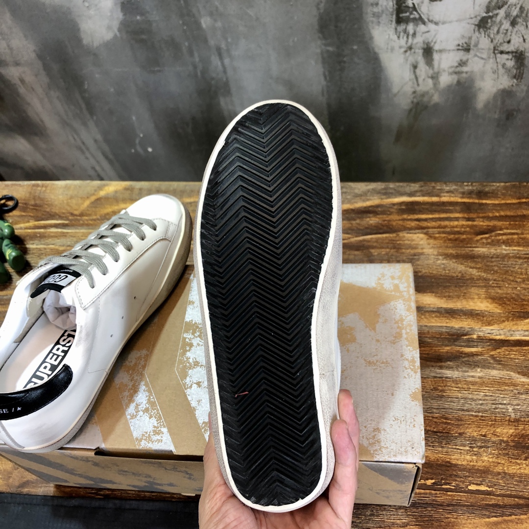 Golden Goose Superstar distressed-finish sneakers 18 - vstockx