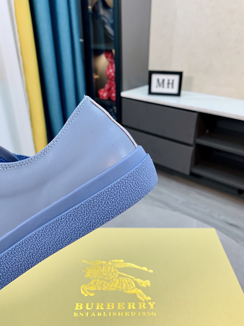 Burberry Perforated Check Sneaker 31 - vstockx