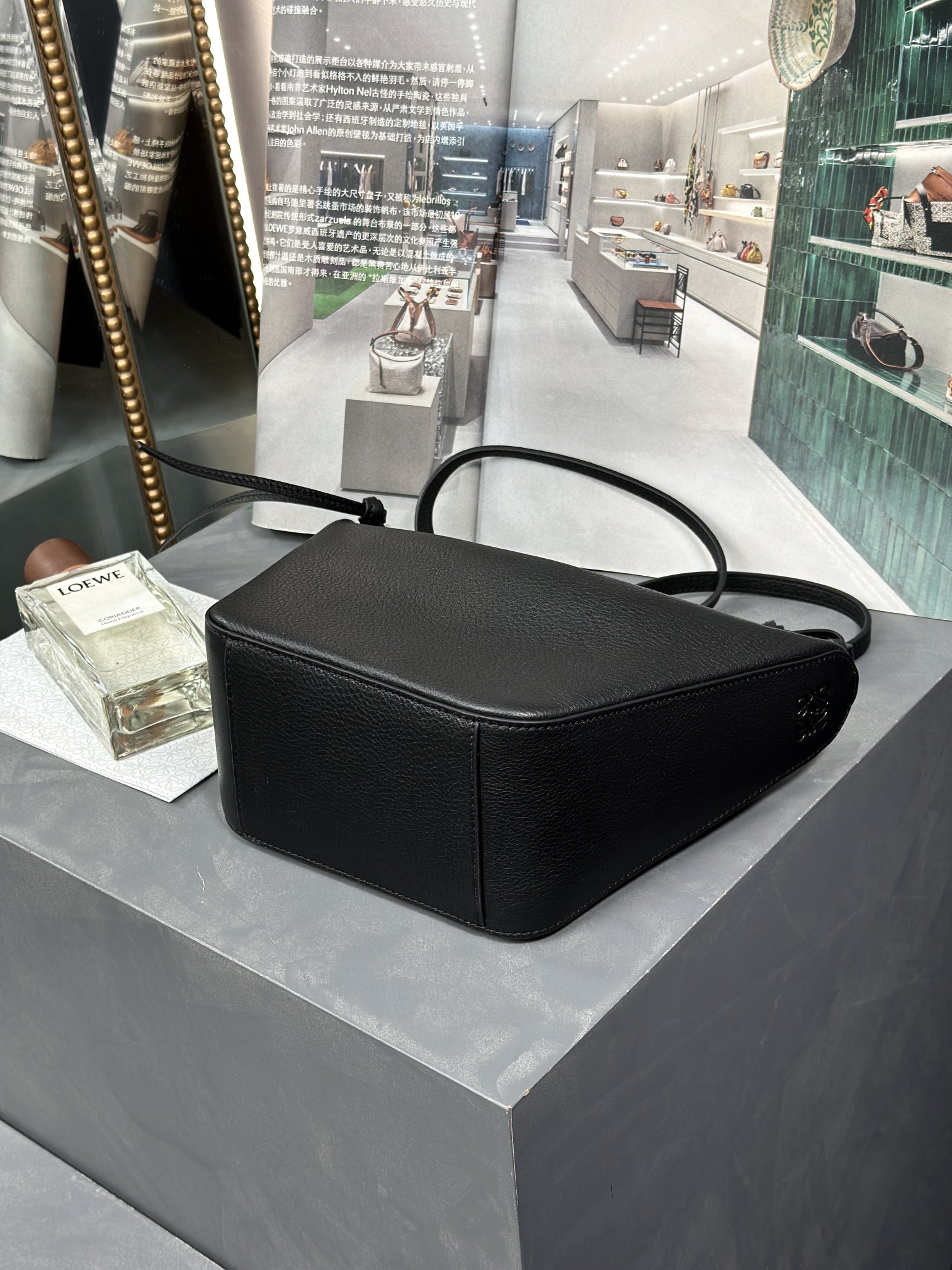 Handbags LOEWE   size:28-17-9.5 cm - vstockx