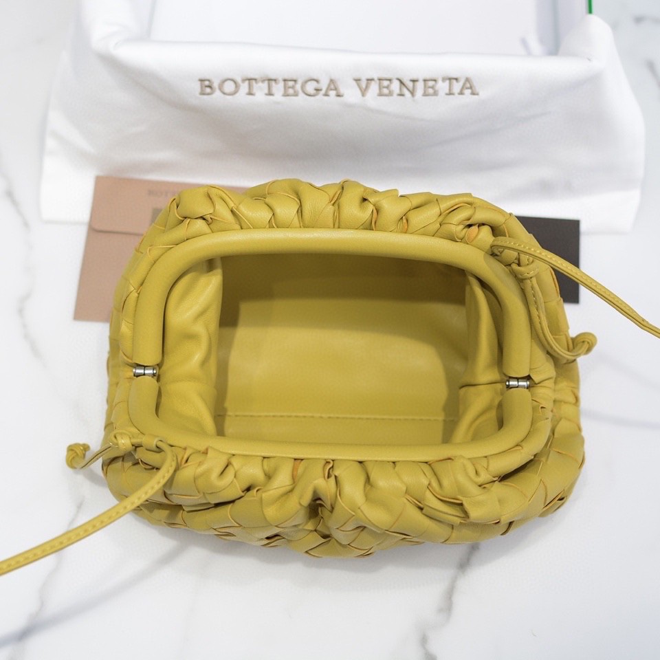 handbags Bottega Veneta The pouch size:23*13*8 - vstockx