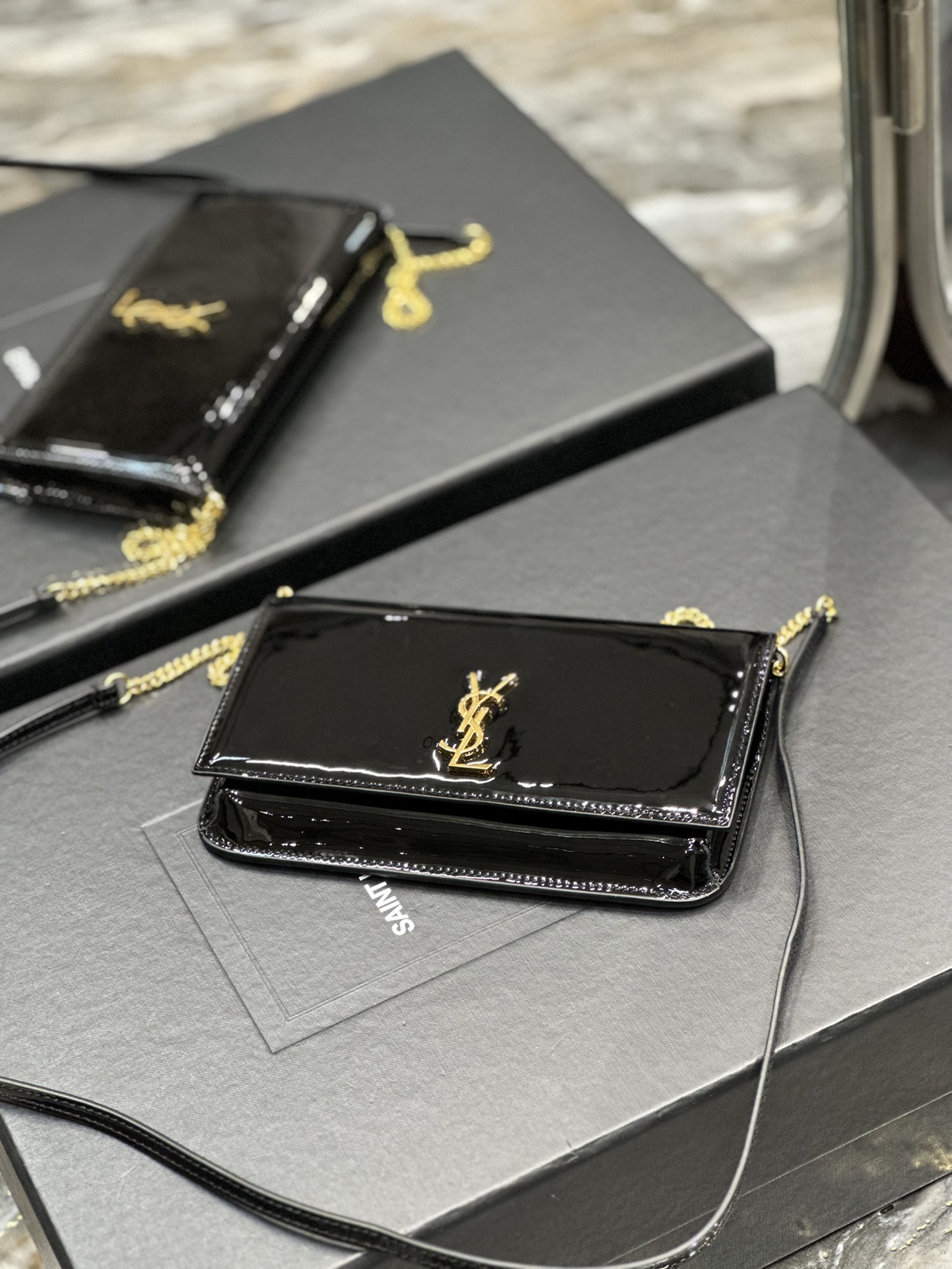 Handbags SAINT LAURENT 635095 size 18x11x2 cm - vstockx
