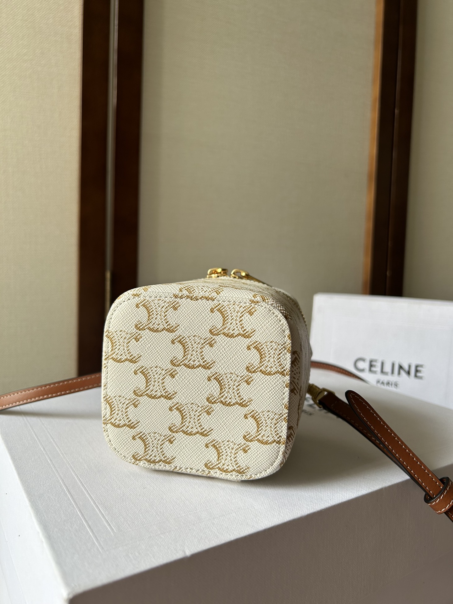 Handbags CELIN-E 110762 101762 size:9.5 X 8 X 9 - vstockx