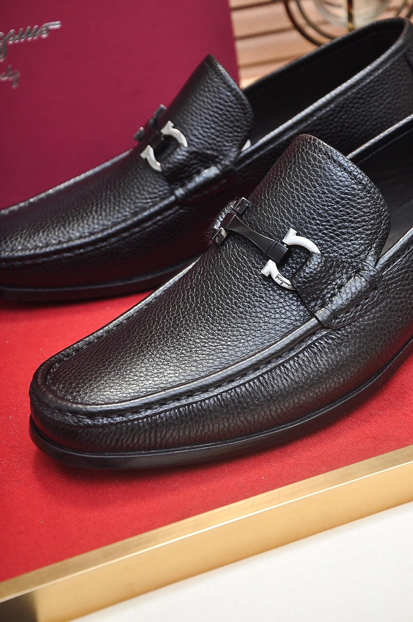 Salvatore Ferragamo Boots 4 - vstockx