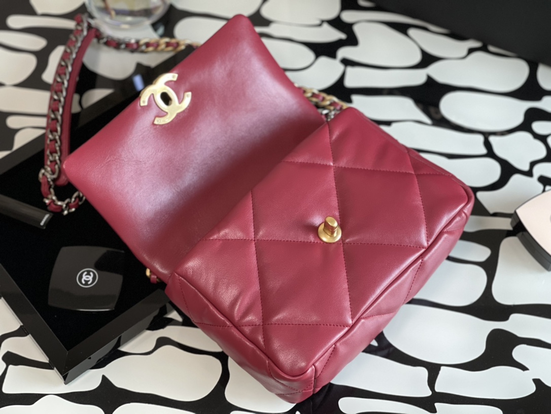 Handbag Chanel size 30 cm - vstockx