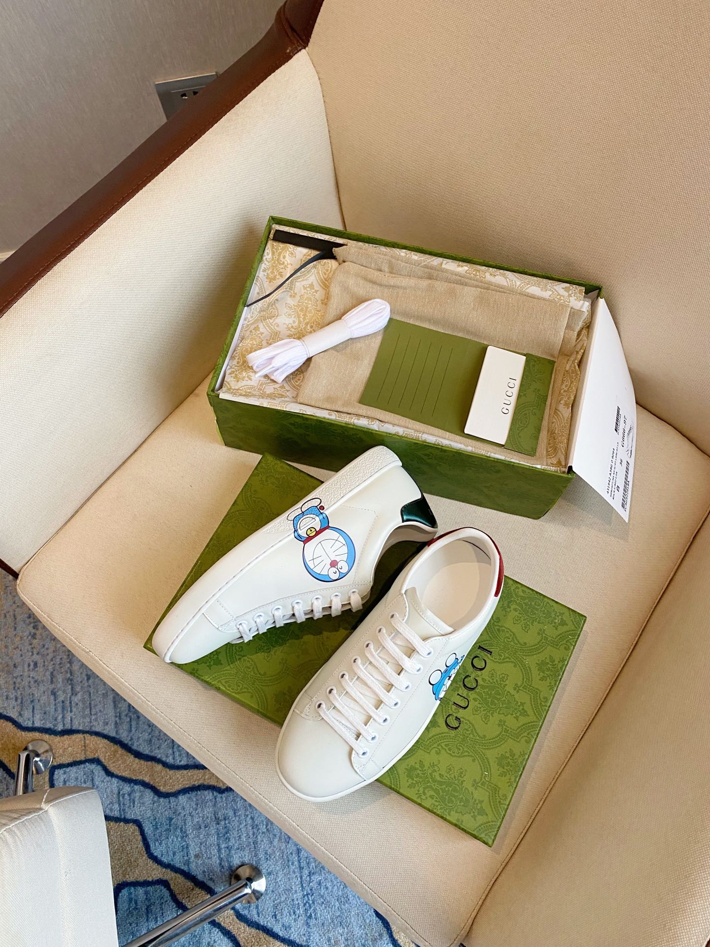 Gucci Women's Ace sneaker with bee sneaker 4 - vstockx