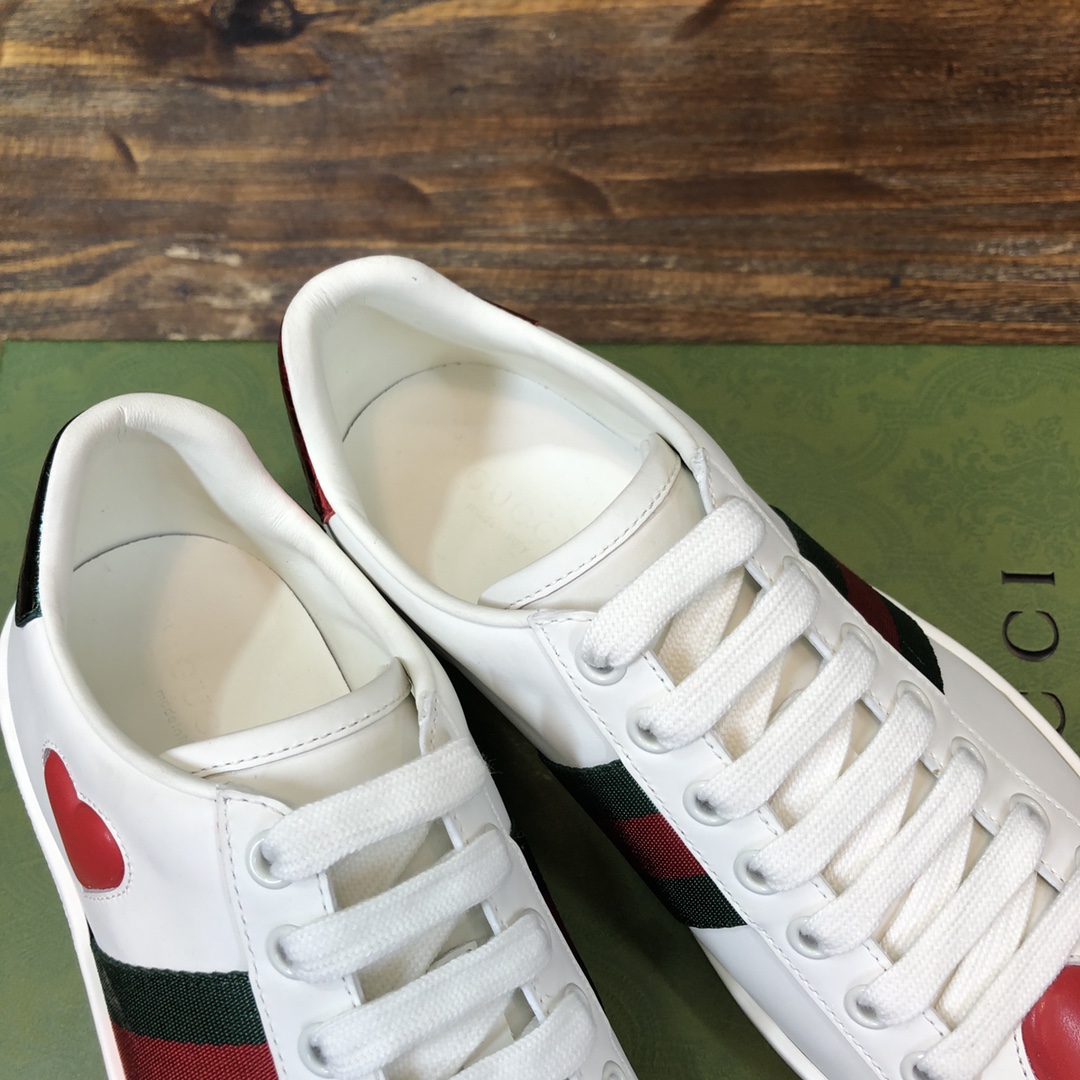 Gucci Ace Embroidered Hearts (W) - vstockx