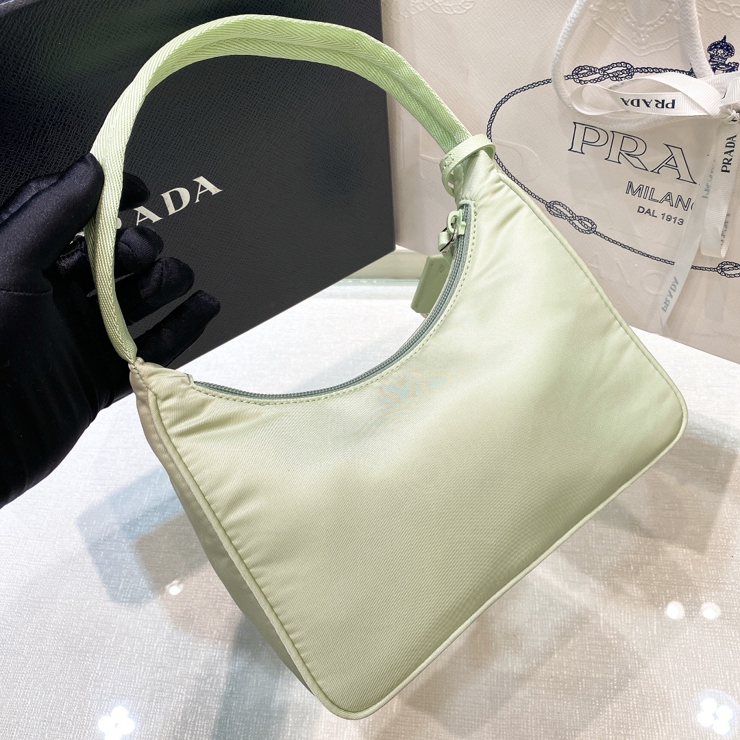 handbags prada Hobo 1NE515 Re-edition 2000 Size:22*17*6 - vstockx