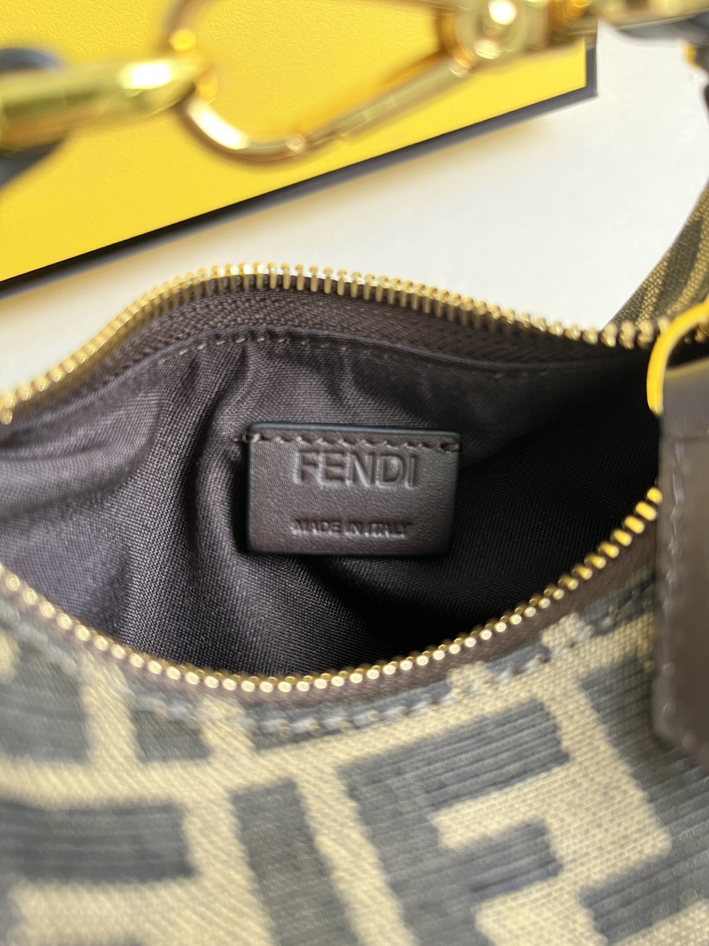 handbags FENDI 208 size:18*13*6.5 - vstockx