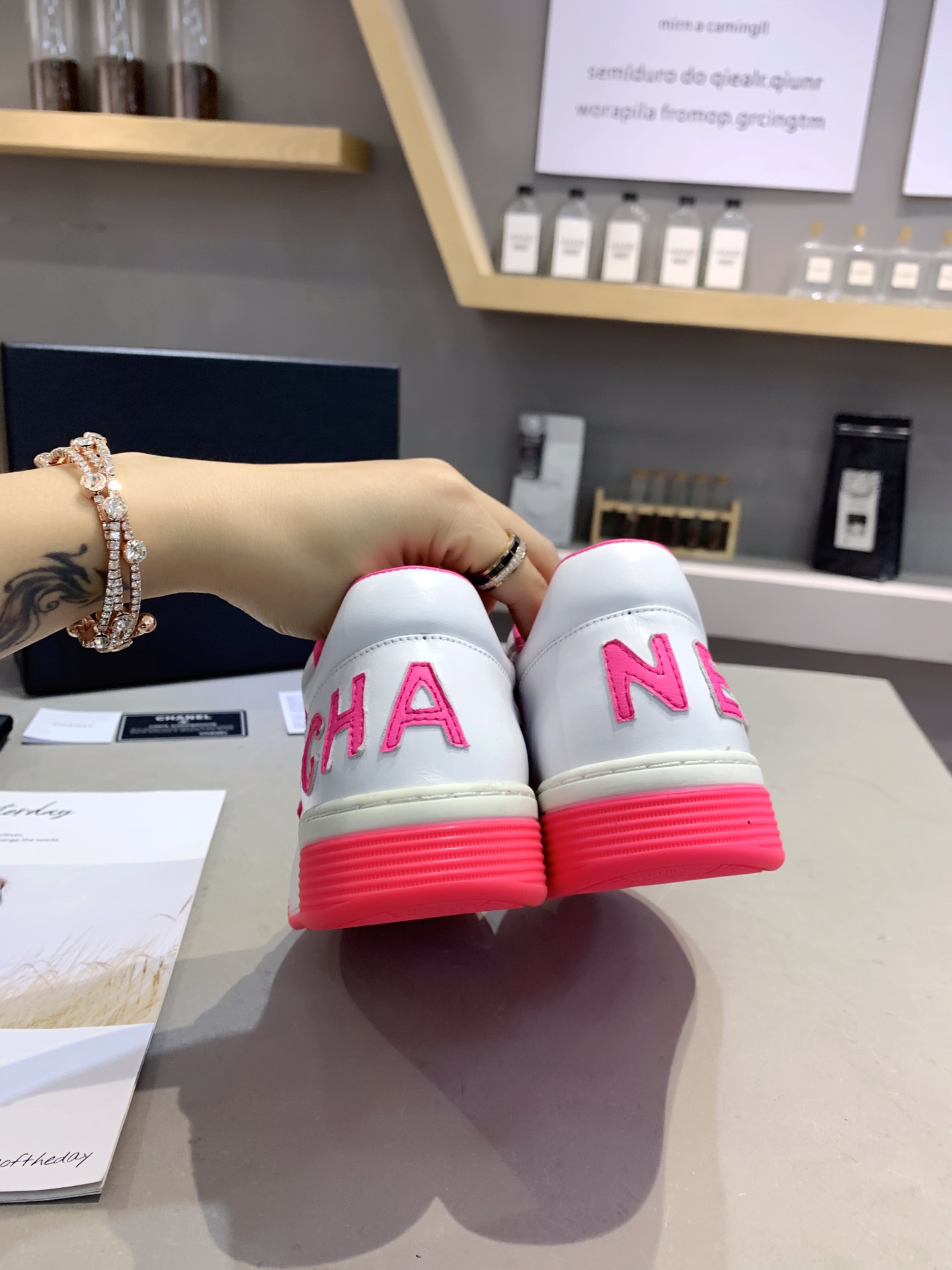 Chanel Low Top Sneaker 55 - vstockx