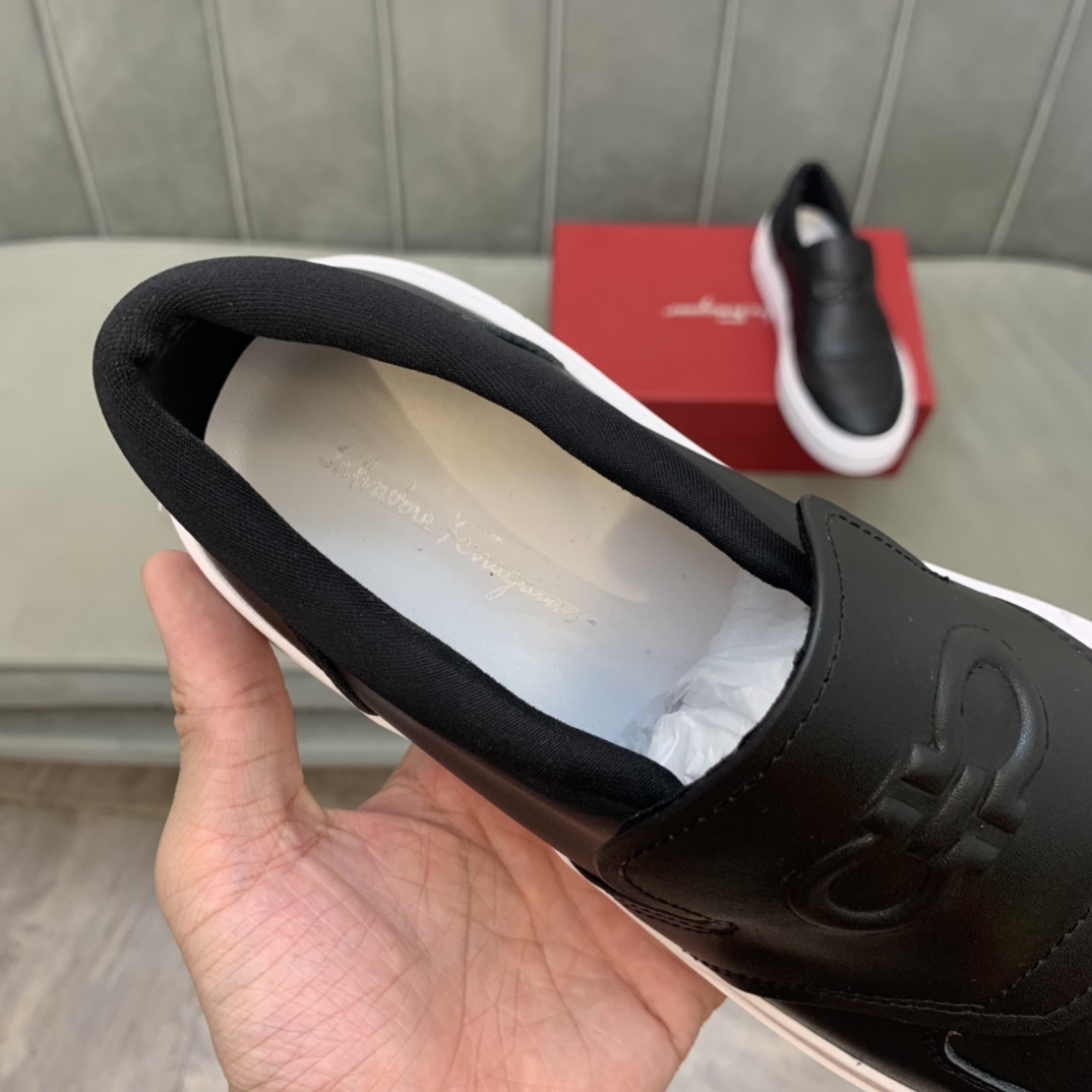 Salvatore Ferragamo Gancini Sneaker 2 - vstockx