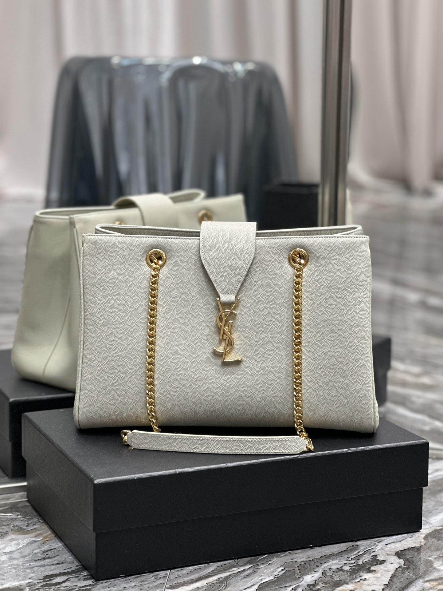Handbags SAINT LAURENT 668900 size 33  22  15 cm - vstockx